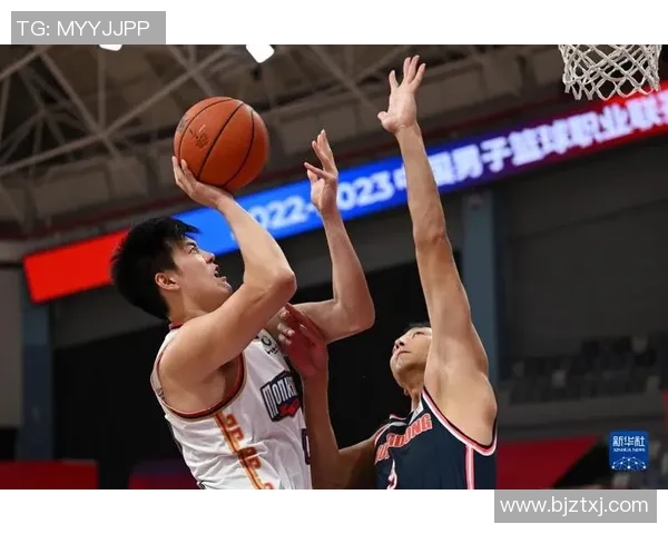 CBA激战广东队迎战江苏同曦队全力争胜展现篮球魅力 CBA激战广东队迎战江苏同曦队全力争胜展现篮球魅力